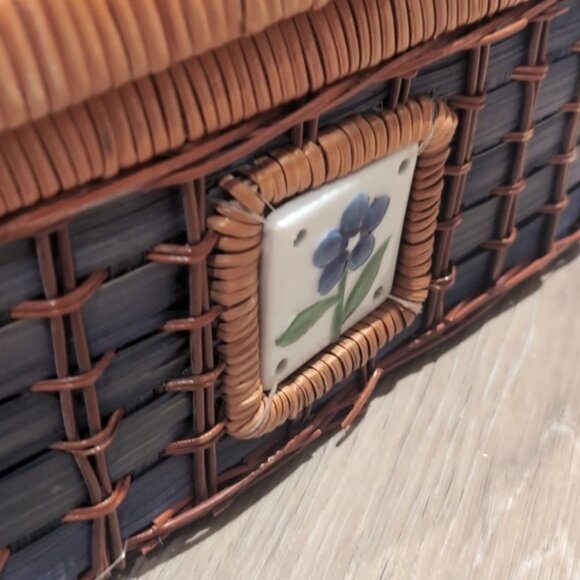 Vintage Wicker Picnic Basket Brown and Blue - Picture 5 of 9